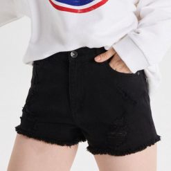 Jeansowe szorty High Waist - Czarny. Czarne szorty damskie Cropp, bez wzorów, z jeansu, z podwyższonym stanem. Za 79,99 zł.