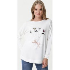Biały Sweter Canley. Białe swetry dziewczęce Born2be, z nadrukiem, z okrągłym kołnierzem, z długim rękawem, długie, bez kaptura. Za 89,99 zł.