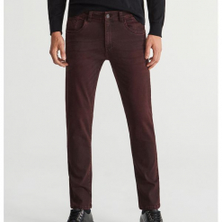 Jeansy slim fit - Brązowy. Brązowe jeansy męskie regular Reserved. Za 129,99 zł.