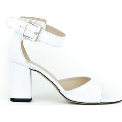 Sandałki na słupku - skóra naturalna - model 348 - kolor biały. Białe sandały damskie Zapato, bez wzorów, ze skóry, bez obcasa, na słupku, bez zapięcia. Za 289,00 zł.