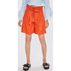 Tommy Hilfiger - Szorty Jena. Szare szorty damskie marki TOMMY HILFIGER, z bawełny, casualowe, z podwyższonym stanem. W wyprzedaży za 219,90 zł.