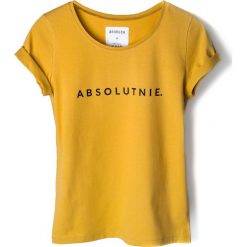 T-shirt musztardowy ABSOLUTNIE. T-shirty damskie Pakamera, z napisami, klasyczne, z klasycznym kołnierzykiem. Za 89,00 zł.