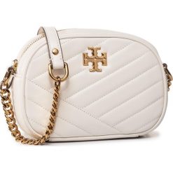 Torebka TORY BURCH - Kira Chevron Camera Bag 60227 New Ivory 104. Brązowe listonoszki damskie Tory Burch, bez wzorów, ze skóry, bez dodatków. Za 1599,00 zł.