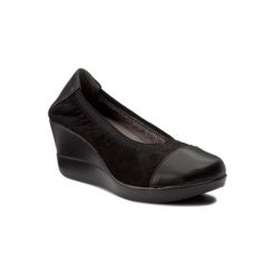 CLARA BARSON W17SS772-1. Czarne półbuty damskie Clara Barson, bez wzorów, ze skóry ekologicznej, bez obcasa, bez zapięcia. Za 89,99 zł.