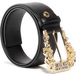 Pasek Damski VERSACE JEANS COUTURE - D8VVBF02 71447 899. Czarne paski damskie Versace Jeans Couture, w paski, z jeansu. W wyprzedaży za 439,00 zł.