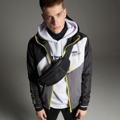 Kurtka o sportowym kroju z kolekcji M2A - Czarny. Czarne kurtki sportowe męskie marki Cropp, s. Za 189,99 zł.