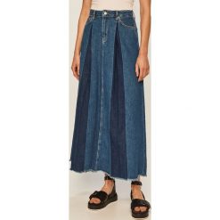 Pepe Jeans - Spódnica jeansowa Maxime. Niebieskie spódniczki damskie Pepe Jeans, na co dzień, s, bez wzorów, z bawełny, casualowe, z podwyższonym stanem, midi, rozkloszowane. W wyprzedaży za 259,90 zł.