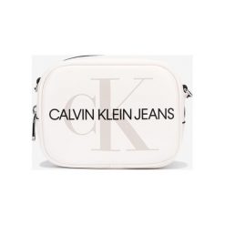 Calvin Klein Cross body bag Biały. Białe torebki klasyczne damskie Calvin Klein, w paski, z materiału, bez dodatków. Za 290,95 zł.