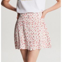 Spódniczka w drobne kwiaty - Kremowy. Białe spódniczki damskie Cropp, s, w kwiaty. W wyprzedaży za 19,99 zł.