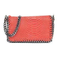 Kopertówki damskie: Skórzana kopertówka w kolorze koralowym – (S)22 x (W)15 x (G)6 cm