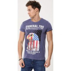 Granatowa Koszulka Another. Szare koszulki męskie Born2be, xl, z nadrukiem, z dzianiny, z okrągłym kołnierzem, z krótkim rękawem, krótkie. Za 34,99 zł.