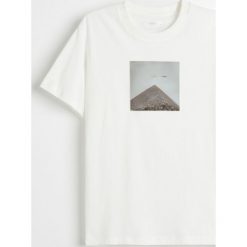 T-shirt z naszywką - Kremowy. Białe t-shirty męskie Reserved, s, z aplikacjami, bez kołnierzyka. Za 49,99 zł.
