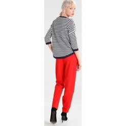 Swetry klasyczne damskie: Object OBJMORGAN Sweter mood indigo/gardenia