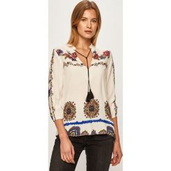 Desigual - Bluzka. Białe bluzki damskie Desigual, s, bez wzorów, z wiskozy, bez kołnierzyka, z długim rękawem. W wyprzedaży za 159,90 zł.