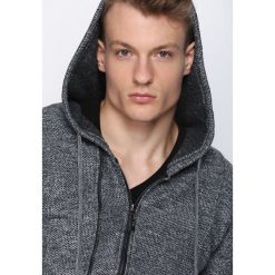 Szara Bluza Equanimity. Szare bejsbolówki męskie Born2be, l. Za 69,99 zł.