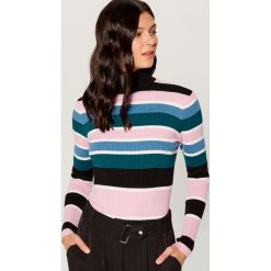 Dopasowany sweter z golfem - Różowy. Różowe golfy damskie marki Mohito, s. Za 79,99 zł.