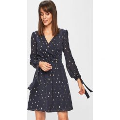 Trussardi Jeans - Sukienka. Niebieskie sukienki damskie Trussardi Jeans, na co dzień, bez wzorów, z poliesteru, casualowe, z włoskim kołnierzykiem, z długim rękawem, długie, maxi, rozkloszowane. Za 769,90 zł.
