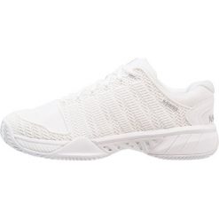 KSWISS HYPERCOURT EXPRESS HB Obuwie do tenisa Outdoor white/highrise. Białe buty damskie do tenisa K-SWISS, bez wzorów, z gumy, sportowe. W wyprzedaży za 441,75 zł.