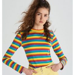 Bluzka w tęczowe paski - Wielobarwn. Szare bluzki damskie marki Sinsay, xl, w paski, bez kołnierzyka, bez rękawów. Za 39,99 zł.
