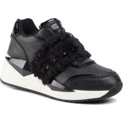 Sneakersy Guess Tinsel2 FL8TI2 LEA12. Czarne półbuty damskie Guess, z aplikacjami, bez obcasa, bez zapięcia. W wyprzedaży za 289,00 zł.