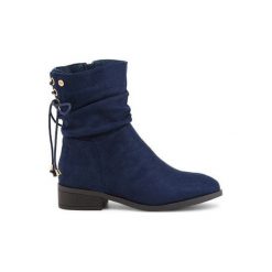 XTI botki damskie 38 ciemnoniebieskie. Niebieskie botki damskie Xti, eleganckie, bez obcasa, bez zapięcia. W wyprzedaży za 179,00 zł.