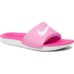Klapki NIKE - Kawa Slide (Gs/Ps) 819352 602 Psychic Pink/White. Różowe klapki damskie Nike, bez wzorów, ze skóry ekologicznej, bez obcasa. Za 119,00 zł.