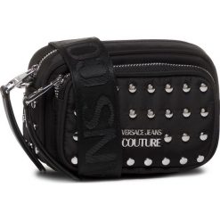 Torebka VERSACE JEANS COUTURE - E1VVBBB5 71405 899. Czarne listonoszki damskie Versace Jeans Couture, bez wzorów, z jeansu, bez dodatków. W wyprzedaży za 489,00 zł.