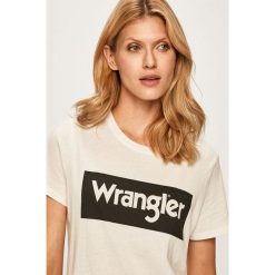 Wrangler - T-shirt. Białe bluzki damskie Wrangler, s, z nadrukiem, z bawełny, z okrągłym kołnierzem. W wyprzedaży za 69,90 zł.