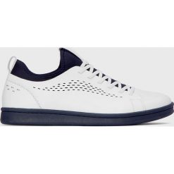 Kazar Studio - Buty. Białe sneakersy męskie Kazar Studio, z okrągłym noskiem, na sznurówki. W wyprzedaży za 129,90 zł.