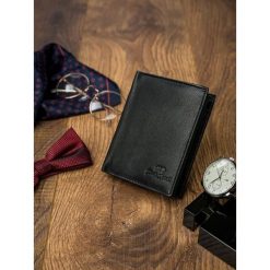 Czarny skórzany portfel męski poziomy 100% skóra. Czarne portfele męskie producent niezdefiniowany, bez wzorów, ze skóry. Za 32,90 zł.