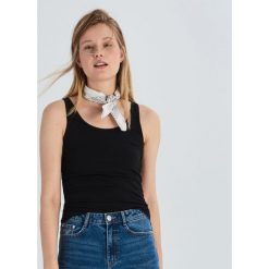 Bawełniany tank top - Czarny. Czarne topy damskie Sinsay, xl, bez wzorów, z bawełny, bez kołnierzyka. Za 14,99 zł.