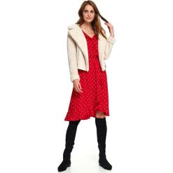 KURTKA ZE SZTUCZNEGO ZAMSZU Z FUTERKIEM. Białe kurtki damskie Top Secret, na zimę, bez wzorów, z zamszu, eleganckie, krótkie, bez kaptura. W wyprzedaży za 179,99 zł.