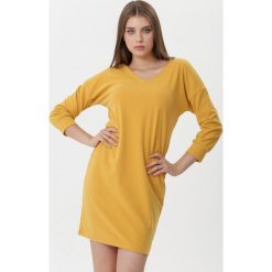 Żółta Sukienka Charnelle. Żółte sukienki damskie Born2be, s, bez wzorów, bez kołnierzyka, bez rękawów, mini. Za 69,99 zł.