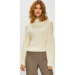 Medicine - Sweter Graphic Sensuality. Białe swetry klasyczne damskie marki MEDICINE, s, z bawełny, z dekoltem w łódkę. Za 89,90 zł.