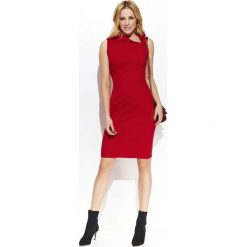 Czerwona Elegancka Sukienka z Efektownym Kołnierzykiem. Czerwone sukienki balowe Molly.pl, do pracy, s, z klasycznym kołnierzykiem, dopasowane. Za 127,90 zł.