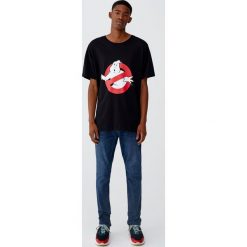 Koszulka Ghost Busters. Czarne koszulki męskie Pull&Bear, m, bez wzorów, bez kołnierzyka, z krótkim rękawem, krótkie. Za 59,90 zł.