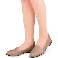 Balerinki damskie Miss Laura W-98 Khaki. Brązowe baleriny damskie MISS LAURA, bez wzorów, z tworzywa sztucznego, eleganckie, bez obcasa, na płaskiej podeszwie. Za 52,00 zł.