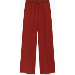 Spodnie "Soony" w kolorze czerwonym. Czerwone spodnie damskie American Vintage, m. W wyprzedaży za 289,95 zł.