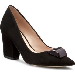 Półbuty SOLO FEMME - 75444-07-020/000-04-00 Czarny. Czarne półbuty damskie Solo Femme, z aplikacjami, ze skóry, eleganckie, bez obcasa, na obcasie, bez zapięcia. W wyprzedaży za 199,00 zł.