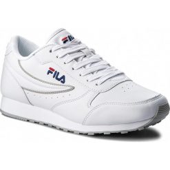 Sneakersy FILA - Orbit Low 1010263.1FG White. Białe sneakersy męskie Fila, na co dzień, bez wzorów, ze skóry ekologicznej, eleganckie, bez zapięcia. Za 219,00 zł.
