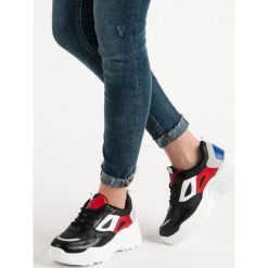SNEAKERSY NA PLATFORMIE. Czarne trampki i tenisówki damskie Merg. Za 89,90 zł.