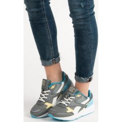 KLASYCZNE BUTY SPORTOWE. Szare buty sportowe damskie AX BOXING, bez wzorów, klasyczne. Za 65,90 zł.