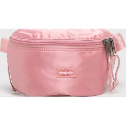 Eastpak - Nerka. Różowe nerki damskie Eastpak, w paski, z poliesteru, casualowe, bez dodatków. W wyprzedaży za 89,90 zł.