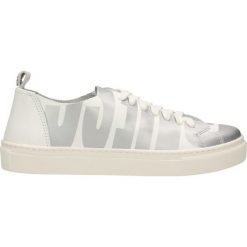 Półbuty GUESS OHARA. Szare półbuty damskie skórzane Guess, z aplikacjami, street. Za 249,90 zł.