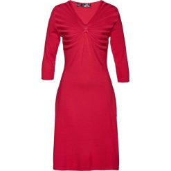 Sukienka dzianinowa bonprix czerwony. Czerwone sukienki damskie bonprix, bez wzorów, z dzianiny, eleganckie, z dekoltem w serek, bez rękawów, dopasowane. Za 76,99 zł.