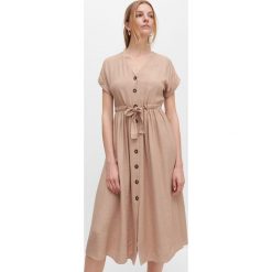 Sukienka midi z wiskozy - Beżowy. Brązowe sukienki damskie Reserved, s, bez wzorów, z wiskozy, bez kołnierzyka, bez rękawów, midi. Za 139,99 zł.