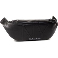 Saszetka nerka CALVIN KLEIN - Ny Shaped Waistbag Md K60K606494 BLK. Czarne nerki damskie Calvin Klein, bez wzorów, ze skóry ekologicznej, młodzieżowe, bez dodatków. Za 399,00 zł.