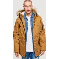 Ciepły płaszcz sportowy - Brązowy. Brązowe płaszcze na zamek męskie Cropp, l, sportowe. Za 329,99 zł.