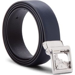 Pasek Męski VERSACE COLLECTION - V910229 VM00400 V875 95 Blu Scuro/Nero. Niebieskie paski męskie Versace Collection, w paski, ze skóry. W wyprzedaży za 619,00 zł.