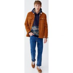 Koszula wierzchnia ze sztruksu ze sztucznym barankiem. Szare koszule męskie marki Pull&Bear, m, ze sztruksu, z długim rękawem. Za 159,00 zł.